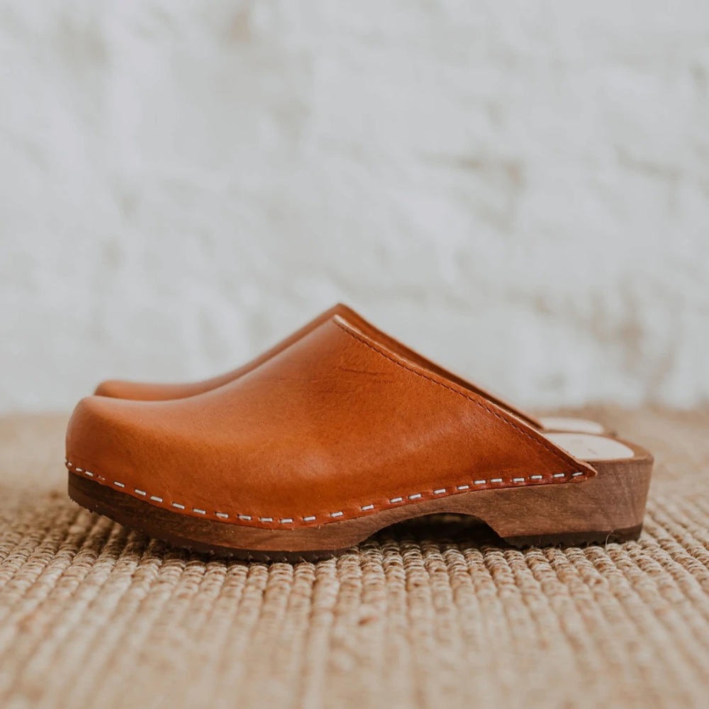 Kitty Clog Sweden - Low Klassisk Clog in Cumin (38)